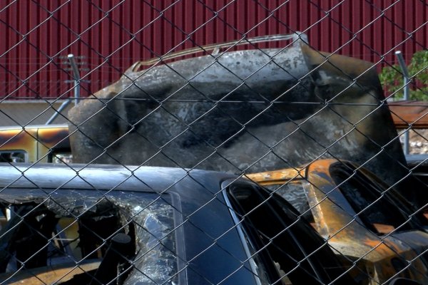 Incendio en la campa de coches de la Policía Local de Azuqueca