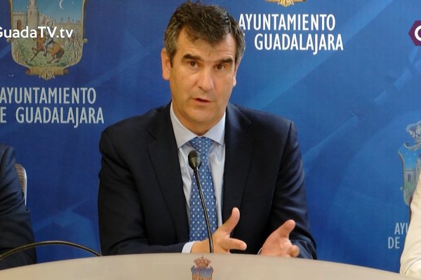 Román insta a los grupos parlamentarios a respaldar la reforma de la plusvalía