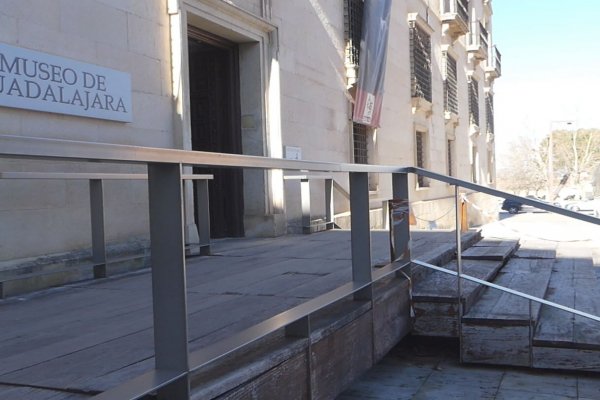 Firmada la propuesta para rehabilitar la escalera del Infantado. El Ayuntamiento destina 40.000 euros