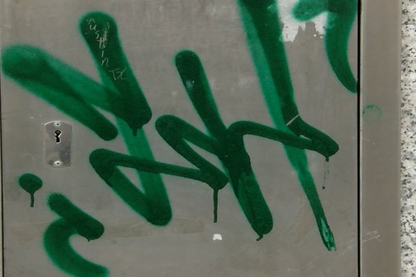 Limpiando graffitis en Azuqueca