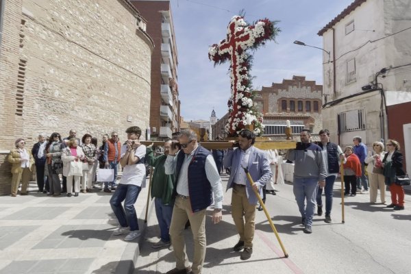 La Cruz de Mayo procesionó hasta el Santuario de la Virgen de la Antigua 