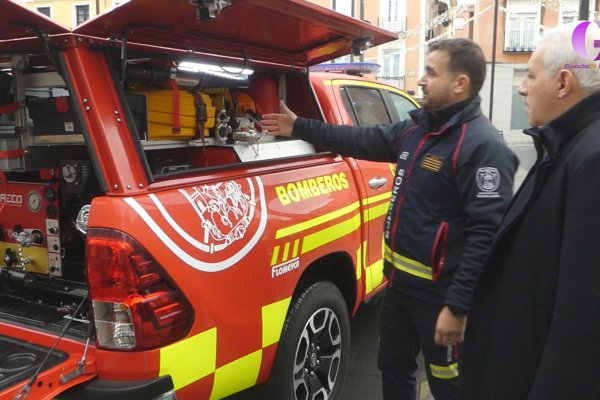 Nueva pick up para el parque de Bomberos de la capital 