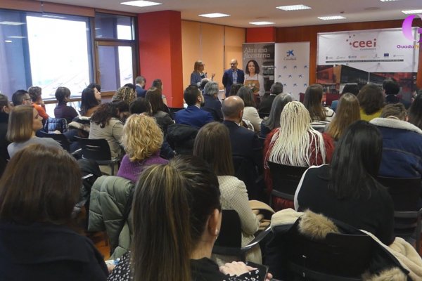 Impulsar el emprendimiento femenino, objetivo de la jornada organizada en el CEEIS 
