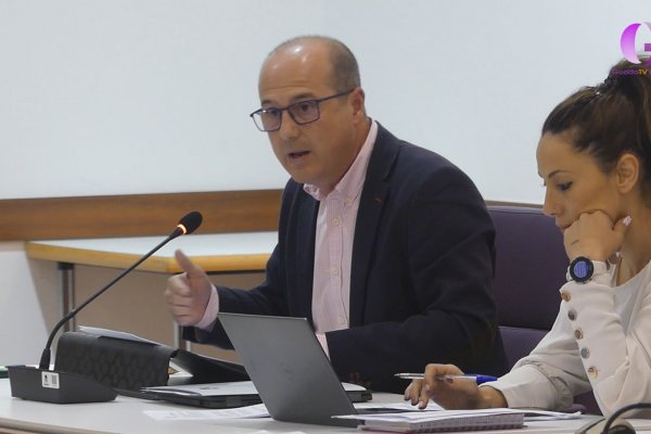 Rojo tiende la mano a Guarinos con seis ejes para reconducir la ciudad 