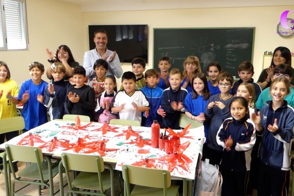 Los alumnos de 4º de Primaria de todos los colegios de la capital construyen un “Bosque navideño”