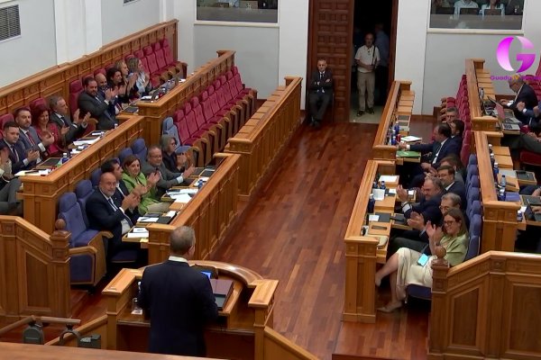 Page incide en que España no necesita cambiar de Constitución sino mejorar para optimizar su convivencia a través del acuerdo