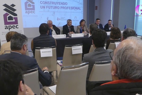 La construcción pagará a 16 personas por formarlas 