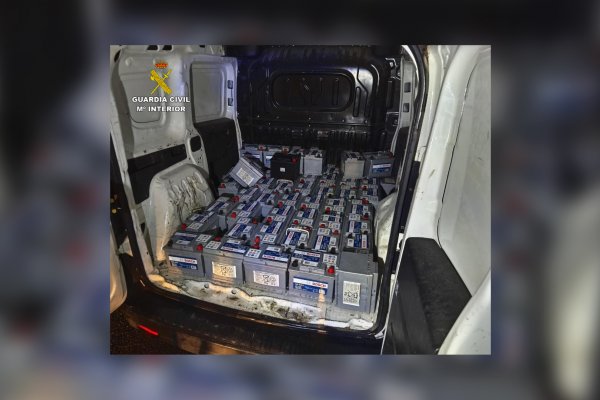 Detenidos tras darse a la fuga los presuntos autores del robo de mercancía de un camión en la A-2