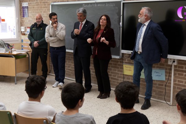 Xavier, un guardia civil que vivió la violencia de género con su madre, escribe un libro para ayudar a los que lo sufren hoy