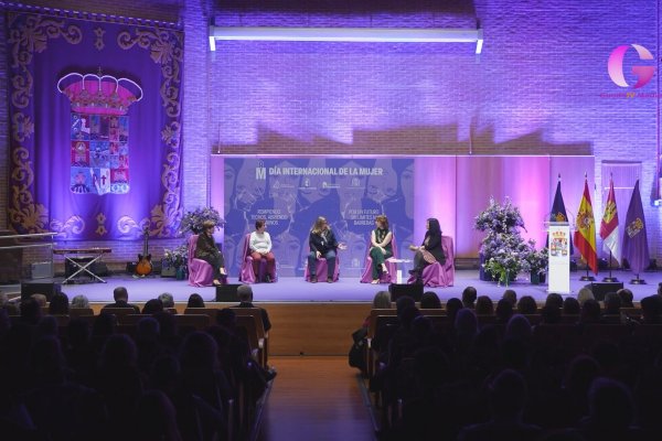 Hoy en La Tarde con Cristina celebramos el 8M