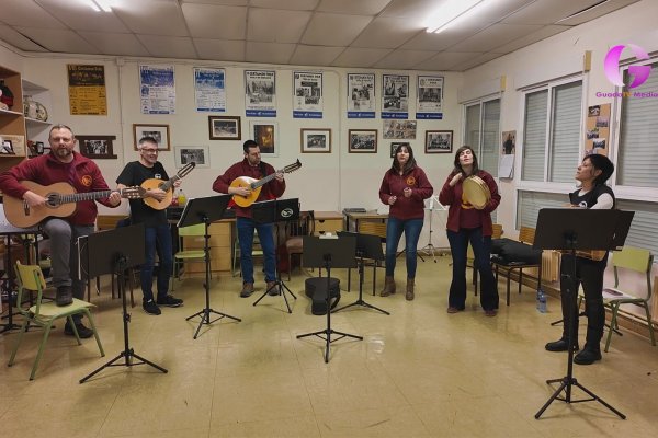 Hoy en La Tarde con Cristina descubrimos al grupo de folk "Las Colmenas"