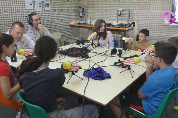Hoy en La Tarde con Cristina conocemos la radio del CEIP La Paloma