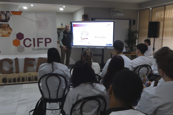 Hoy en la tarde con Cristina, nos desplazamos hasta el CIFP en una jornada llena de torreznos