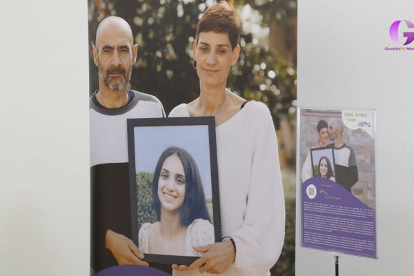 Cabanillas presenta la exposición ‘Las Nuevas Caras de la Meningitis’
