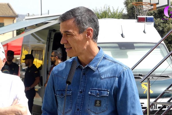 Pedro Sánchez visita las labores de extinción del incendio de Guadalajara