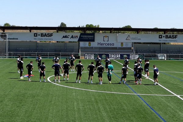 El Ayuntamiento de Marchamalo y Deportivo Guadalajara renuevan su convenio