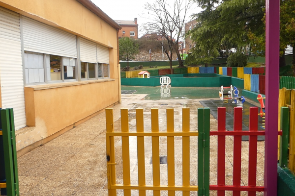 El PSOE pide a Guarinos que no desatienda los colegios