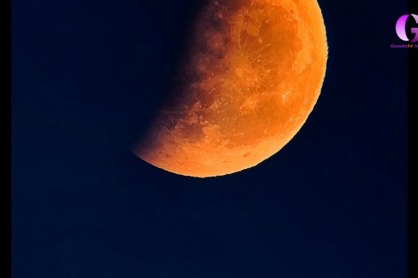 La luna se tiñó de rojo