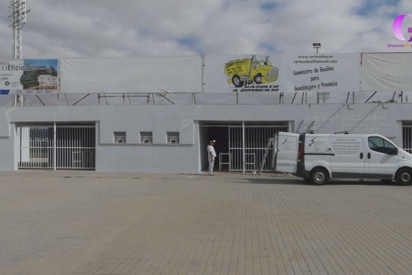 El morado de la fachada del Pedro Escartín ya es historia