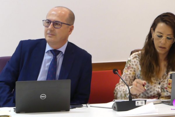 Rojo le pide a Guarinos que baje el IBI y paralice el scalextric