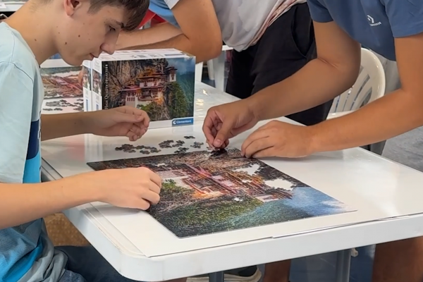 Celebrado el primer concurso solidario de Puzzles en Alovera