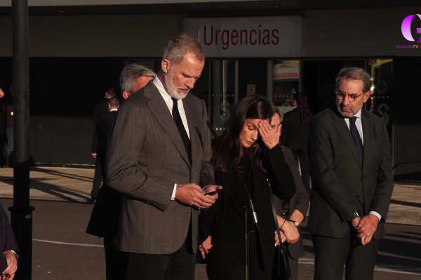Los Reyes visitan a los heridos en el Hospital de Toledo